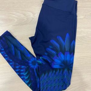 Alo Yoga women’s leggings, Small